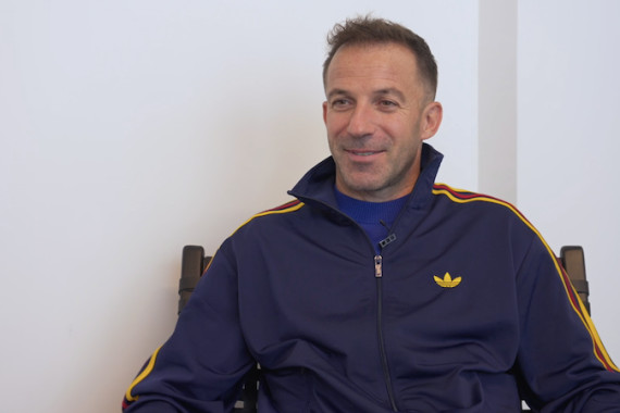 Im Interview spricht Fußball-Weltmeister Alessandro Del Piero über die Präsentation des offiziellen Spielballs TRIONDA. Außerdem blickt die Juventus-Legende auf das Turnier im kommenden Jahr und äußert sich zur möglichen deutschen Teilnahme.