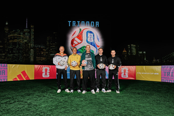 Jürgen Klinsmann, Cafu, Zinedine Zidane, Alessandro Del Piero und Xavi Hernández posieren in New York.