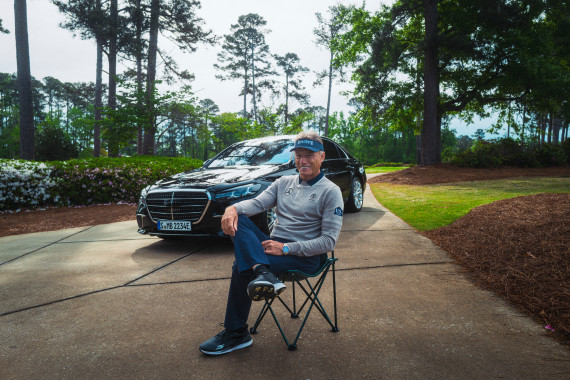 Bernhard Langer auf dem für ihn erstellten Masters-typischen Stuhl