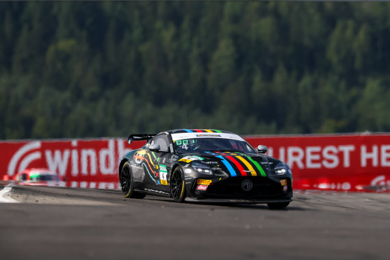 Das Team Cosy Racing bei ESM setzt den Aston Martin Vantage AMR GT4 Evo ein