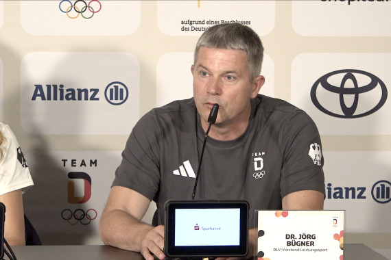 Im Rahmen der Pressekonferenz spricht DLV Leistungssportvorstand Dr. Jörg Bügner u.a. über die besonders gute Stimmung im gesamten Team Deutschland sowie seine Erwartungen an Olympia.