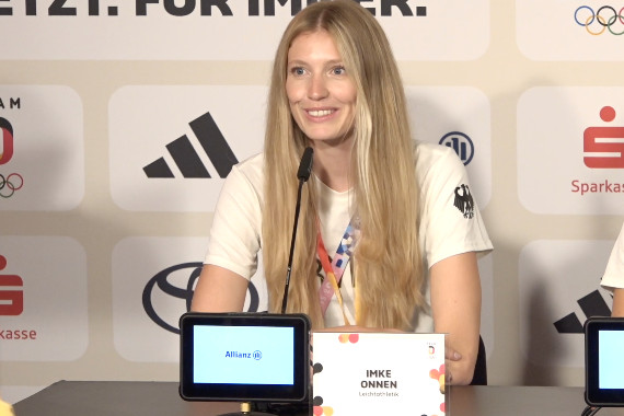 Im Rahmen der Pressekonferenz spricht Hochspringerin Christina Honsel u.a. über die starke Konkurrenz bei den Wettkämpfen im Hochsprung und darüber, wie sie von ihrer Erfahrung bei den Olympischen Spielen profitiert.