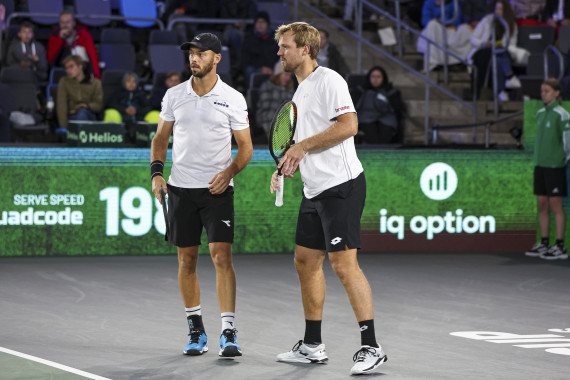 Kevin Krawietz (r) und Tim Pütz (l) starten bei den Terra Wortmann Open 2023 im Doppel