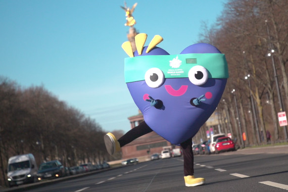 Ein Maskottchen für Sportler aus aller Welt: Unity lautet der Name dieses gutgelaunten Herzens, das im Juni mehr als 7000 Athleten mit geistiger und mehrfacher Behinderung zu den Special Olympics World Games in Berlin empfangen wird. Bis zur Eröffnungsfeier im Olympiastadion hat es allerdings noch jede Menge zu tun.