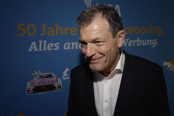 Im Interview spricht Andreas Jung, Vorstand Marketing der FC Bayern München AG, u.a. über die Bedeutung des Sportsponsorings und den entgegengenommenen Preis in der Kategorie "Effektivität".
