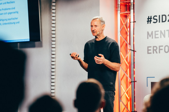 Prof. Dr. Jens Kleinert beim Impulsvortrag