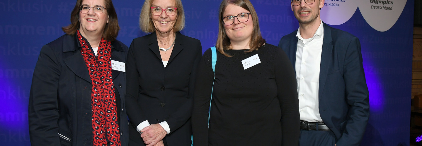 Parlamentarischer Abend SOD; v.l.n.r.: Kerstin Griese, Parlamentarische Staatssekretärin beim Bundesministerium für Arbeit und Soziales, Christiane Krajewski, Präsidentin SOD, Sophie Rensmann, Tennisspielerin, Athletensprecherin in Nordrhein-Westfalen und Teil des TeamSOD, Sven Albrecht, Bundesgeschäftsführer SOD/ CEO SOWG