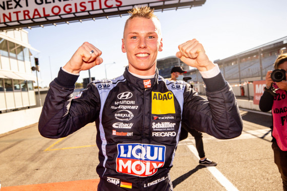 Luca Engstler jubelt über den vorzeitigen Titelgewinn