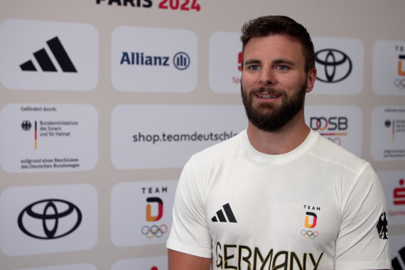 Im Interview spricht Kanute und Weltmeister Peter Kretschmer u.a. über die Einkleidung und seine Ziele für die Olympischen Spiele.