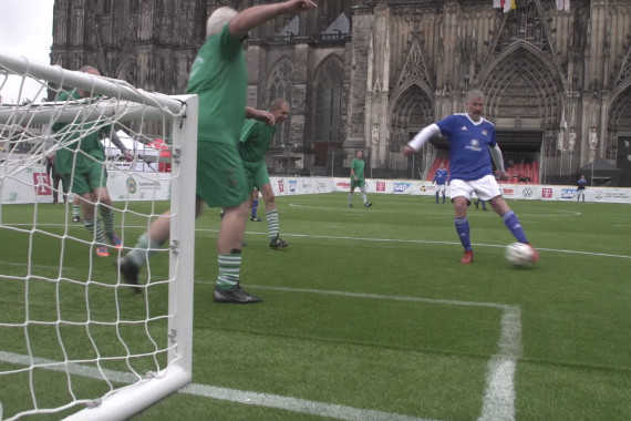 Schnittbilder der Inklusionstage am Kölner Roncalliplatz, u.a. Walking Football.