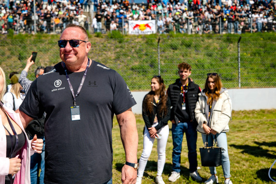 Bodybuilder-Ikone Markus Rühl verfolge die DTM live vor Ort
