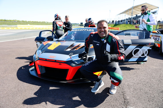 Ex-Bundesliga-Spieler Ailton stieg bei der DTM ins Renntaxi