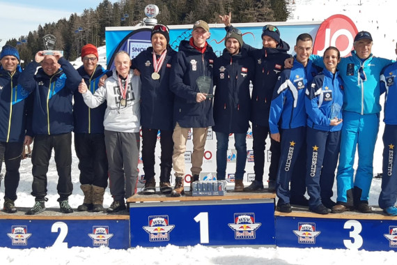 Team Germany (li, 2) sicherte sich im Weltcup Rang 2 hinter Österreich (1), aber vor Italien (3)