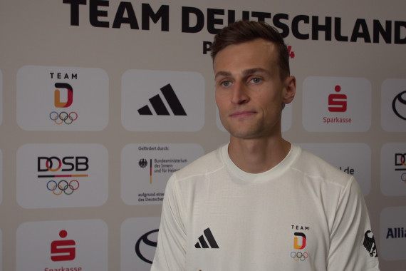 Im Interview spricht Hindernisläufer Karl Bebendorf u.a. über die Einkleidung und die Olympischen Spiele 2024 in Paris.