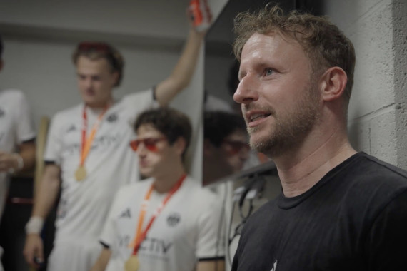 Deutschlands erfolgreichster Bundestrainer, André Henning, nach dem WM-Sieg in der Kabine: „Hier steckt so viel Herz, so viel Liebe füreinander drin."