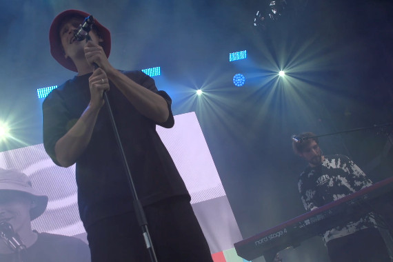 Schnittbilder aus der Fan Zone, u.a. mit dem Konzert von Tim Bendzko.