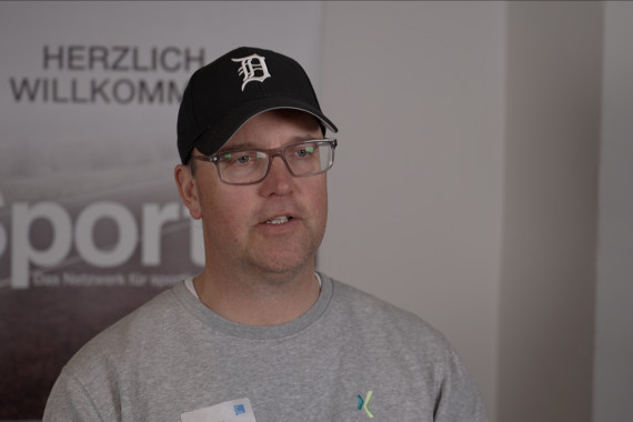 Im Interview spricht Tim Elsner, Leiter Marketing bei XING (Hauptsponsor und Co-Gründer der Baller League), u.a. über die Chancen als Partner der Baller League und den Einfluss auf den Sportmarkt.