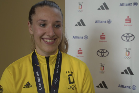 Im Interview spricht Karateka Johanna Kneer u.a. über ihren Gold-Erfolg im Kumite +68kg und gibt einen Ausblick auf die WM 2023 in Budapest.