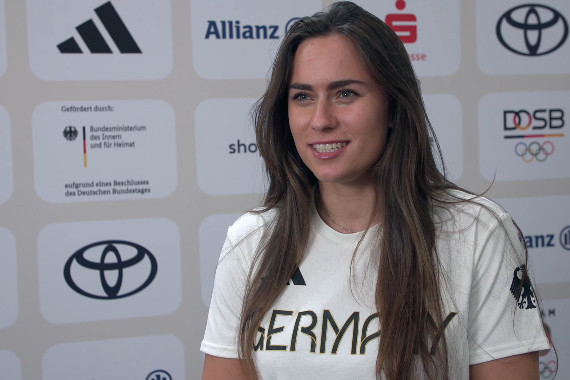 Im Interview spricht Windsurferin Theresa Steinlein u.a. darüber, wie sie in die Olympischen Spiele starten möchte und über ihre Vorfreude auf ihre ersten Olympischen Spiele.