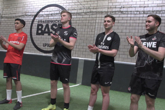 Schnittbilder der Turnier-Teilnehmer bei einem gemeinsamen Besuch in der Strassenkicker Base.