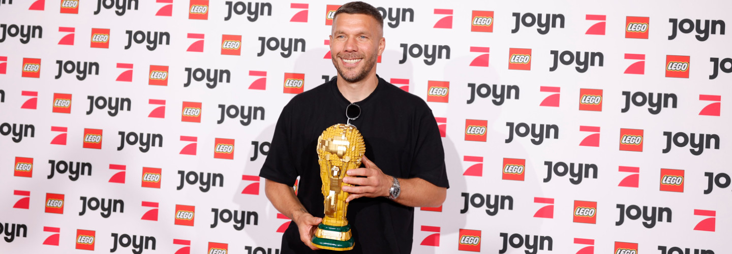 Lukas Podolski bei der LEGO® Arena Show kurz vor dem ersten Deutschlandspiel.