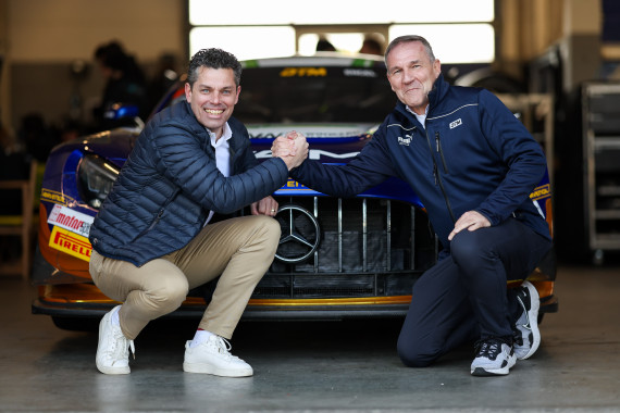 Von links nach rechts: Michael Strohmenger (Geschäftsführer von CineStar) und Thomas Voss (ADAC Motorsportchef)