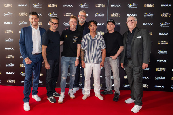 Michael Strohmenger (CineStar-Geschäftsführer), Rick Kavanian, Luca Engstler, Oliver Fock (CineStar-Geschäftsführer), Tutty Tran, Michael „Bully“ Herbig, Rainer Weber (Theaterleiter CineStar Leipzig), (l-r, Foto: Anika Dollmeyer)