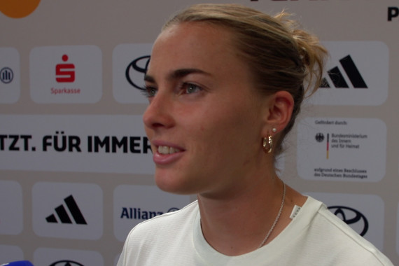 Im Interview spricht Vize-Fußball-Europameisterin Laura Freigang u.a. über die Einkleidung und ihre Erwartungshaltung vor den Olympischen Spielen in Paris.
