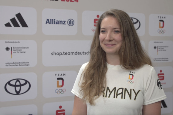 Im Interview spricht Doreen Vennekamp, Sportpistolen-Weltmeisterin, u.a. über ihren Eindruck der Einkleidung sowie ihre Ziele bei den Olympischen Spielen in Paris.