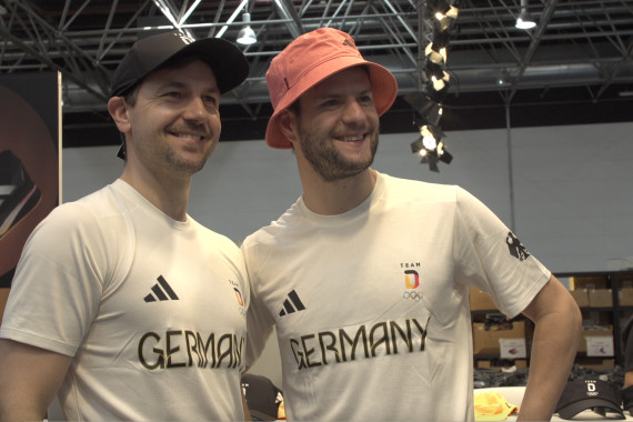 DTTB-Männer um Timo Boll erhalten ihre Outfits