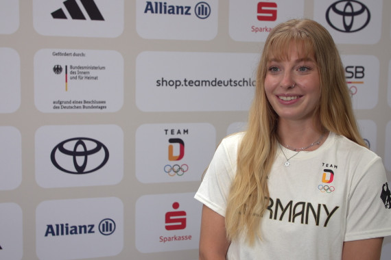 Im Interview spricht die Radsportlerin Kim Lea Müller u.a. über die Einkleidung sowie ihre Zielsetzung bei den Olympischen Spielen 2024 in Paris.