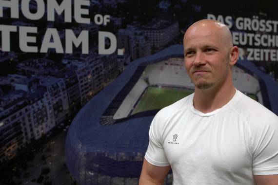 Im Interview spricht Olympiasieger Fabian Hambüchen u.a. über seine Eindrücke bei der Einkleidung in Düsseldorf sowie die Vorbereitung auf die Olympischen Spiele.