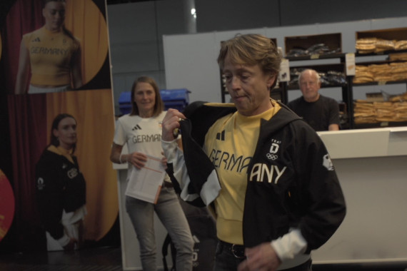 Schnittbilder zur Einkleidung von Team Deutschland unter anderem mit den DRV-Athlet*innen um Olympiasiegerin Isabell Werth.