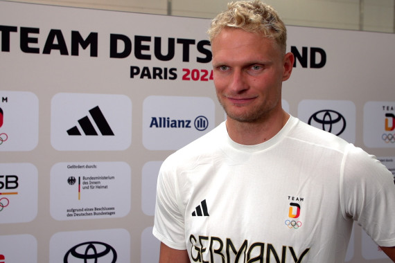 Im Interview spricht Ruder-Einer-Weltmeister Oliver Zeidler u.a. über seinen Eindruck der Einkleidung für die Olympischen Spiele sowie seine Zielsetzung für den Wettbewerb in Paris.