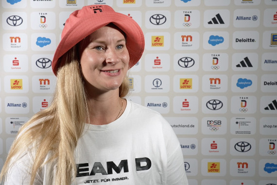 Im Interview spricht Rennrodlerin und Olympia-Zweite Dajana Eitberger u.a. darüber, wie sie die olympischen Wettkämpfe in Paris verfolgt und wie besonders das Deutsche Haus und die Fan Zone im Stade Jean-Bouin sind.