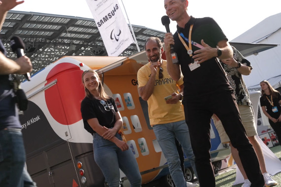 Freestyle-BMX-Fahrerin Lara Lessmann hat sich im Rahmen einer Streamingshow mit Influencer Oliver Dombrowski in verschiedenen Challenges mit Besuchern der Fan Zone gemessen.