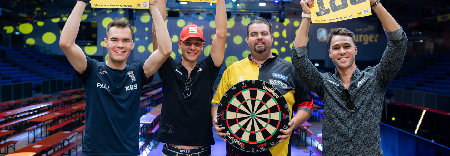 Heinrich, Sheldon van der Linde, Clemens und Kelvin van der Linde (l-r) bei den German Darts Open