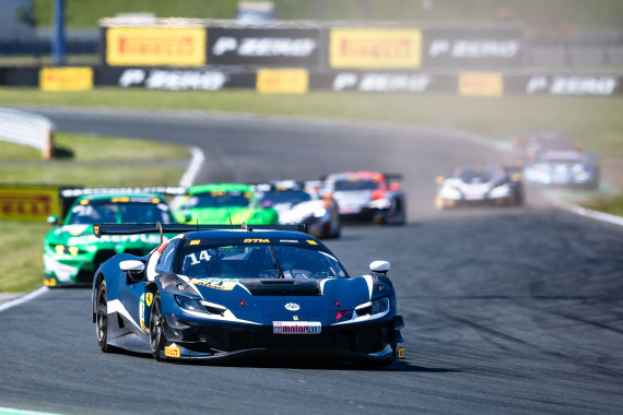 Jack Aitken liegt nur zwei Punkte hinter Tabellenführer Lucas Auer