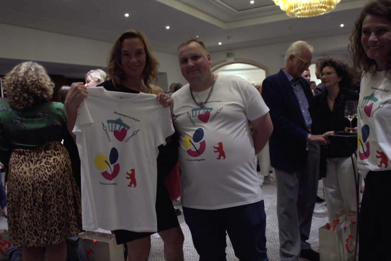 Newsbeitrag zur Fashion Show von Anja Gockel und der damit verbundenen Präsentation des neuen Special-Olympics-Shirts.