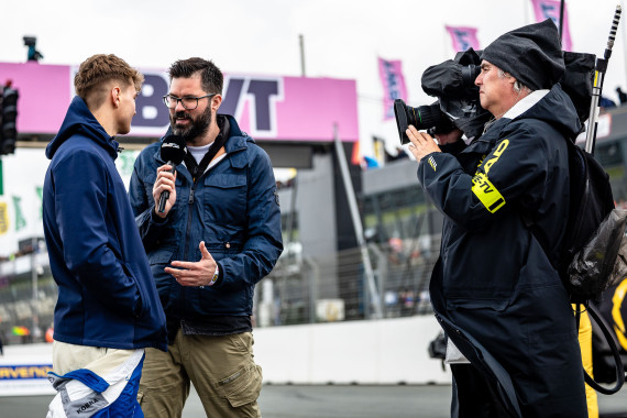 Die Sonntagsrennen des ADAC GT Masters werden in der Regel live auf SPORT1 im Free-TV übertragen