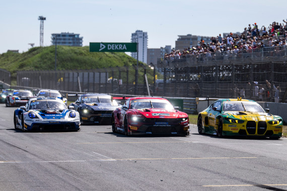 Im ADAC GT Masters geht es eng zu
