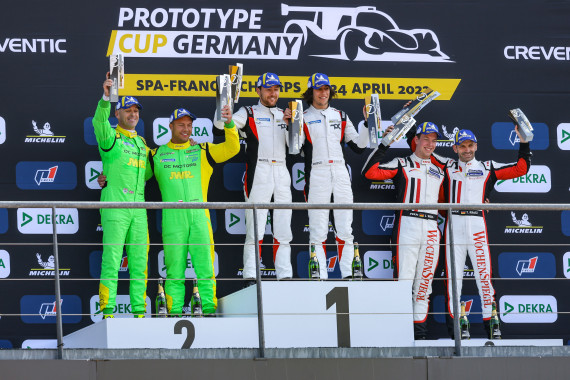 Siegerehrung: v.l.n.r. Jamie Winslow / Damian Ciosek (Inter Europol Competition), Marvin Dienst / Berkay Besler (Toksport WRT), Leonard Weiss / Torsten Kratz (Wochenspiegel Team Monschau)