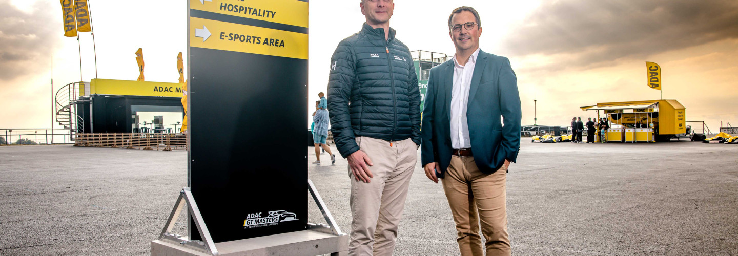 ADAC Vorstand Lars Soutschka (li.) und Simon Bitter, Mitglied der Geschäftsleitung bei Kühne+Nagel