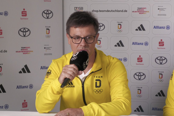 Während der Auftaktpressekonferenz spricht Olaf Tabor, Vorstand Leistungssport im DOSB, u.a. über die Erwartungen an das Team Deutschland sowie die Bedeutung von Multi-Sportevents.