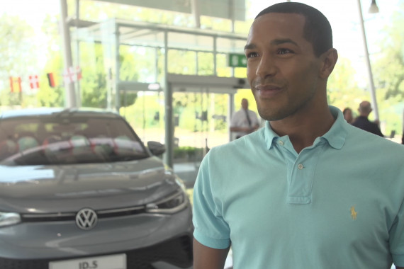 Im Interview spricht der ehemalige Profischwimmer u. a. über Gleichberechtigung und Vielfalt im Sport.