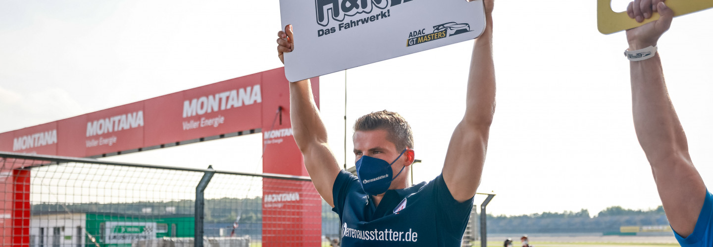 Los geht's: Olympiasieger Tom Liebscher gab im ADAC GT Masters das Signal zum Starten der Motoren