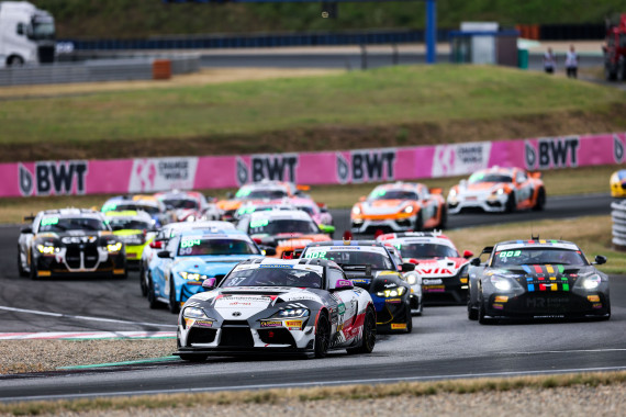 Sieg für den Toyota GR Supra GT4 von Lucas Cartelle und Hudson Schwartz