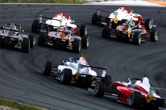 Packende Rennaction der ADAC Highspeedschule auf dem aktuellen F1-Kurs