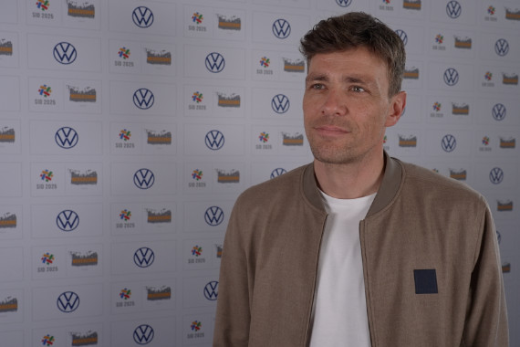 Im Interview spricht der Geschäftsführer Profifußball des SV Werder Bremen Clemens Fritz u.a. darüber, wie er die Entwicklung des Frauenfußballs der letzten Jahre bewertet sowie über die notwendigen Impulse, um den Frauenfußball weiter voranzutreiben.