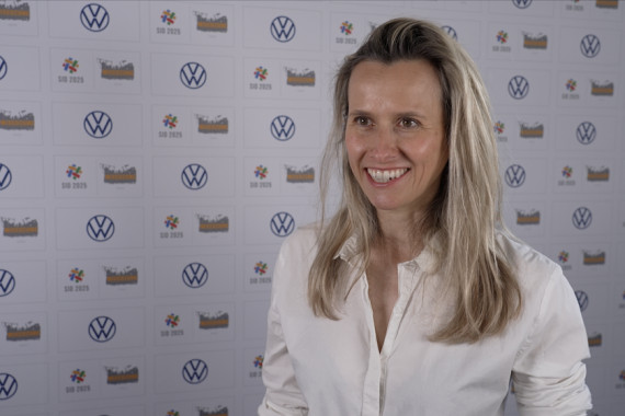 Im Interview spricht die Co-Founderin des FC Viktoria Berlin Frauen, Felicia Mutterer, u.a. über die Entwicklung des Frauenfußballs in Deutschland und die besonderen Strukturen bei Viktoria Berlin.